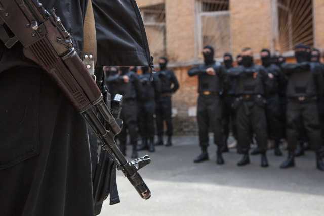 As Vladimir Putin Deploys Fearsome Chechen Muslim Forces, Ukraine Defender Unit Covers Bullets In Pig Fat