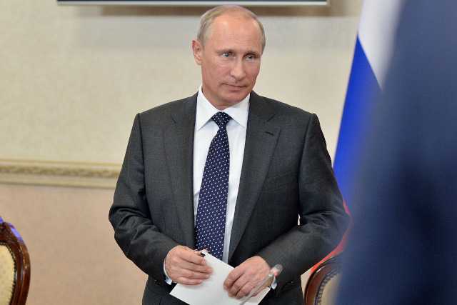 SHOCKING! Camera Catches Putin Seemingly Shaking Uncontrollably