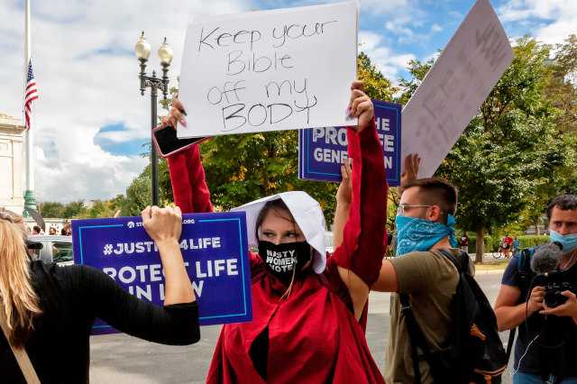 WATCH: Amy Coney Barrett’s Neighbor Has A Message For Leftist Protesters Picketing Her House